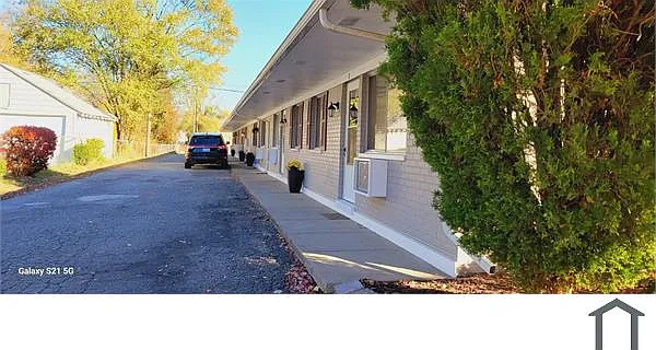 208 N Prospect Rd #1 — Photo 3