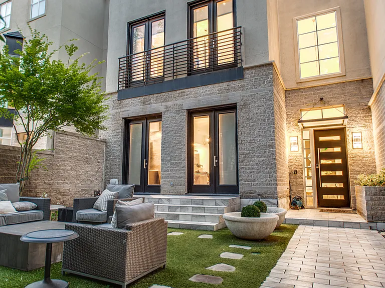 3633 Brown St — Photo 2