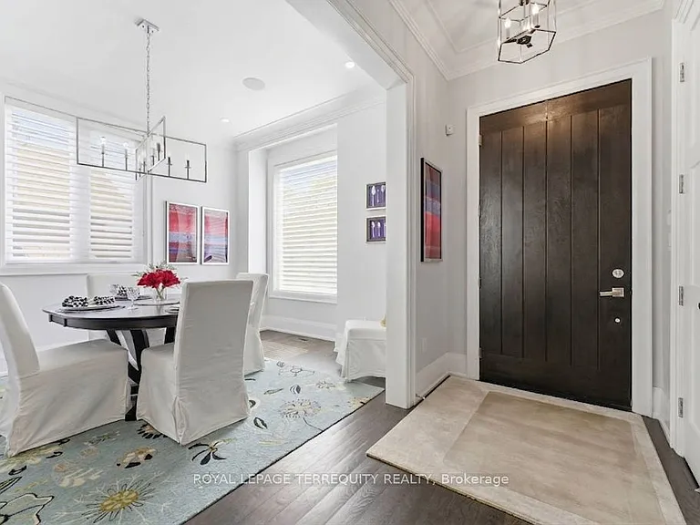 130 Edgecroft Rd — Photo 3