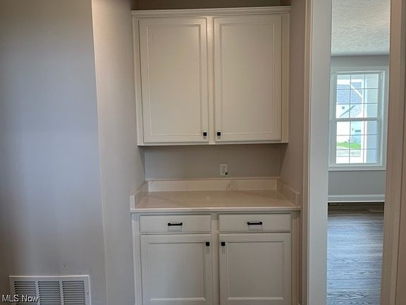4th image of 3458 Crandall Ave