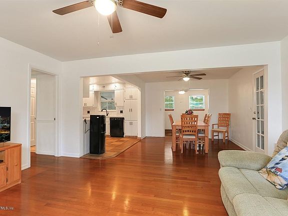 4th image of 3121 Honeywood Dr