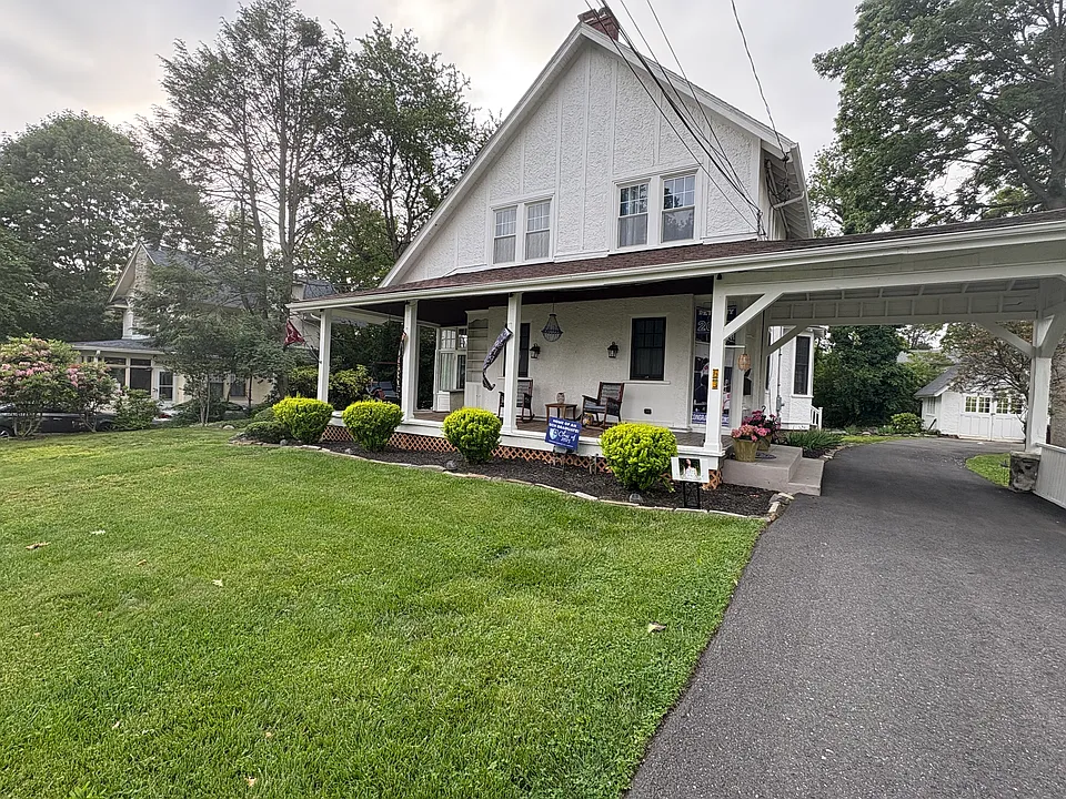63 W Plumstead Ave