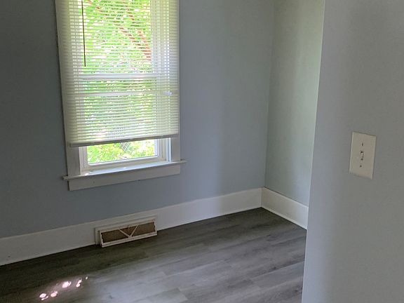 4th image of 2111 W 36th St