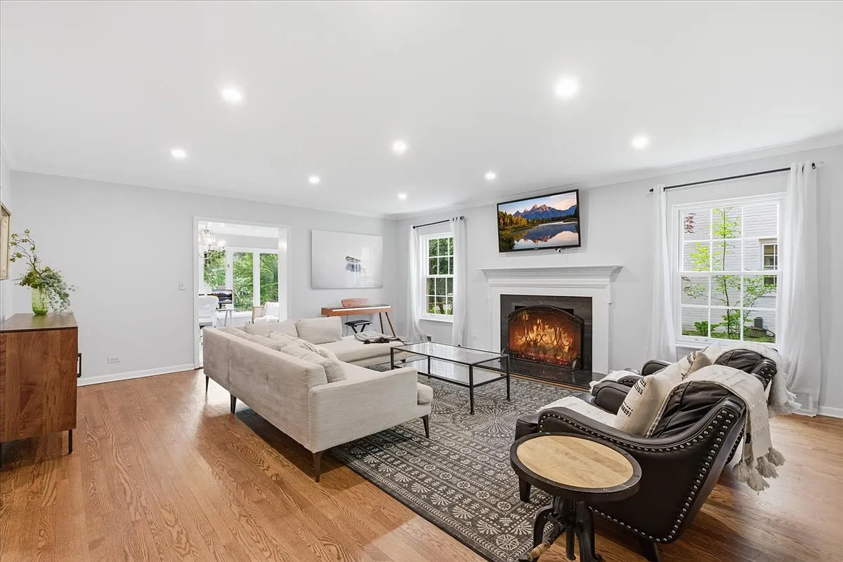 4 bed, 4172 sqft, $6,995 — Photo 4
