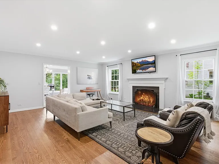 9343 Hamlin Ave — Photo 4