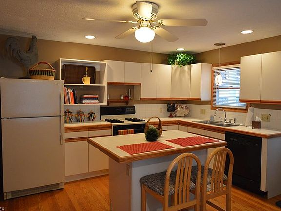 3rd image of 2729 Fairview Pl