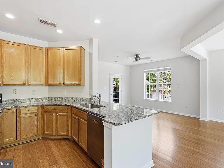 6495 Tayack Pl #204 — Photo 9