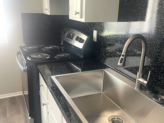 2nd image of 601 Washington St #17