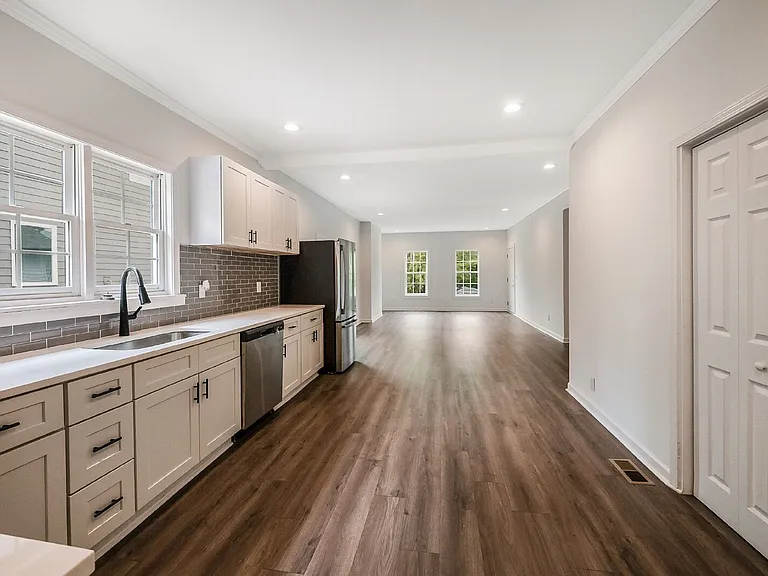 114 N Guthrie Ave — Photo 10