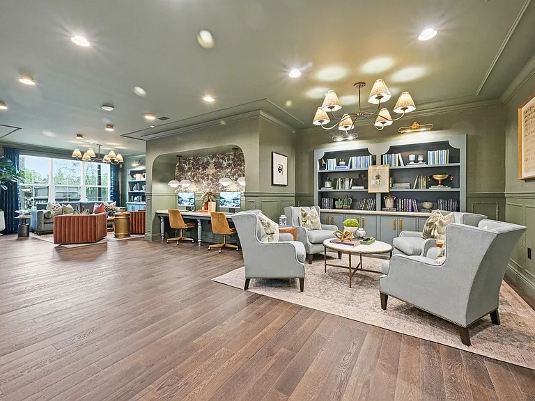 Wilshire Apartments — Photo 10