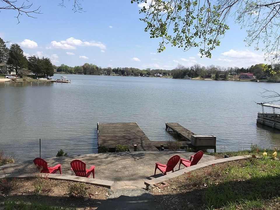 1st image of 1177 N Lakeshore Dr