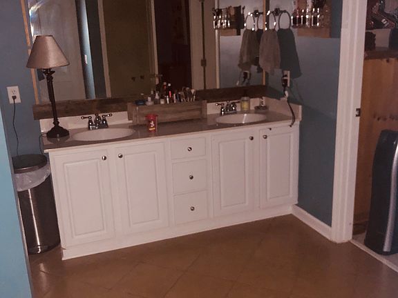 Master Bath (2nd Floor)
