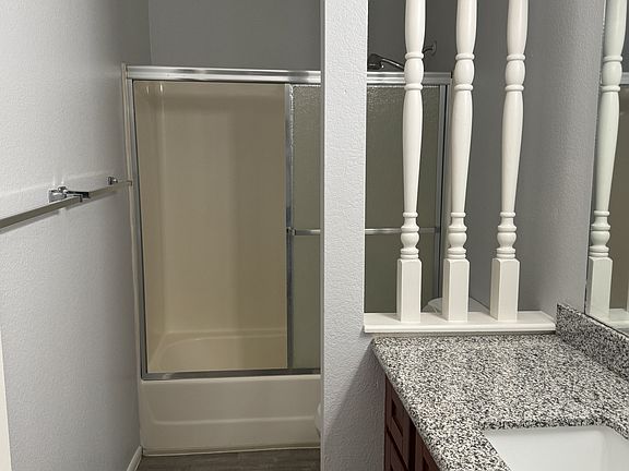 5th image of 2330 W Belmont Ave