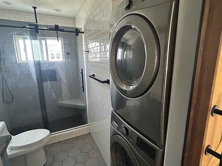 3007 Columbia St — Photo 5