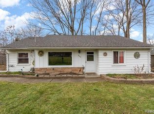 846 S Squirrel Rd, Auburn Hills, MI 48326