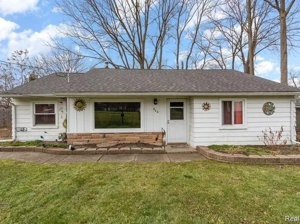 846 S Squirrel Rd, Auburn Hills, MI 48326