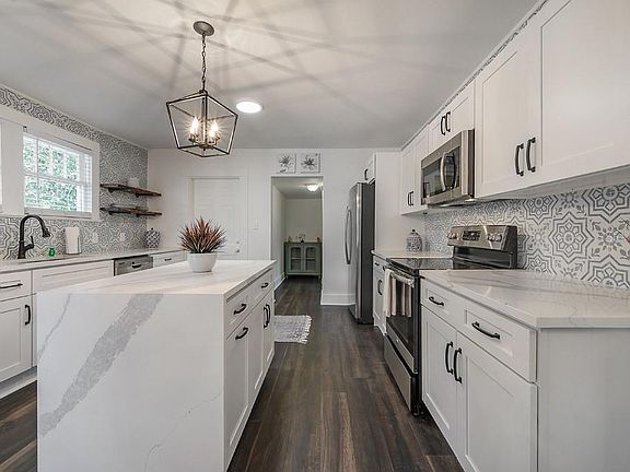 4th image of 1012 E Ida St