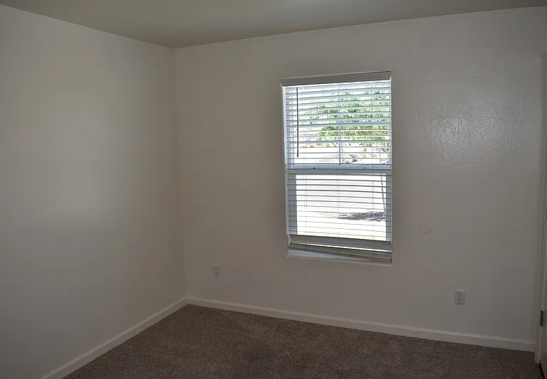 698 Jessie Dr — Photo 18