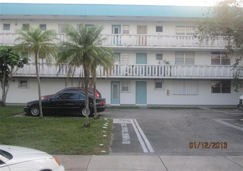 1st image of 1160 NE 191st St #25