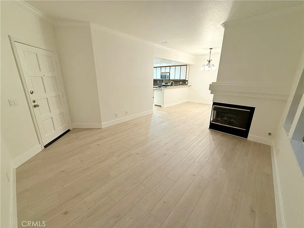 2 bed, 1100 sqft, $3,100 — Photo 3