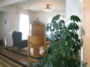 910 Burnett Ave, Ames, IA 50010