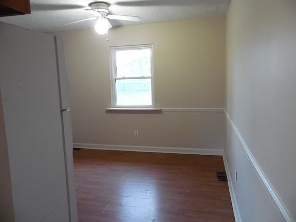 3rd image of 3490 River Park Dr