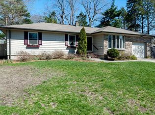 4 Chambly Ave, Warwick, RI 02888