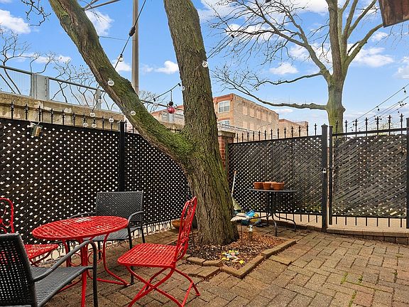 4th image of 2524 W Bloomingdale Ave APT B