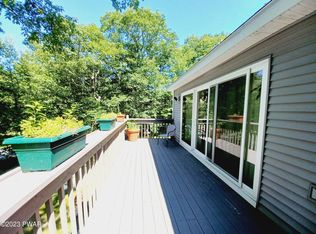 103 Farrier Ln, Hawley, PA 18428