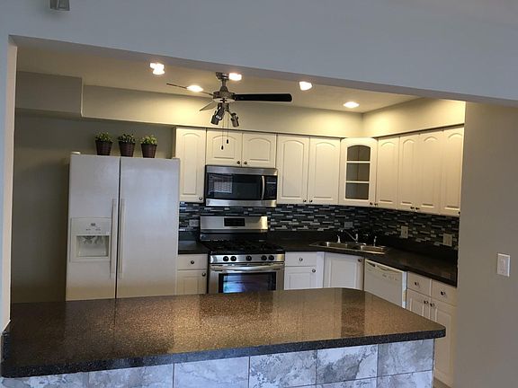 5th image of 10145 Hartford Ct