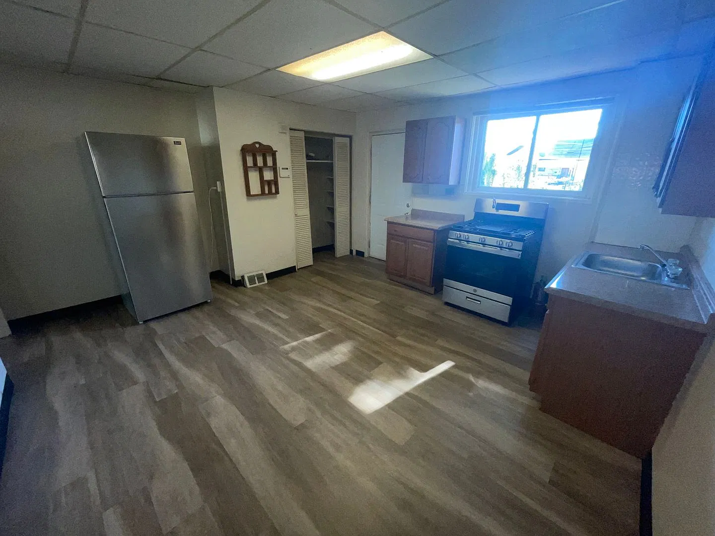 2 Bedroom Home in Bloomfield - Convenient Location - Available NOW — Photo 3