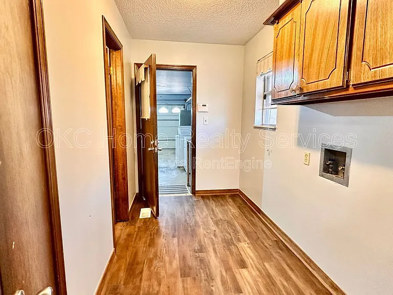 12109 Camelot Dr — Photo 14
