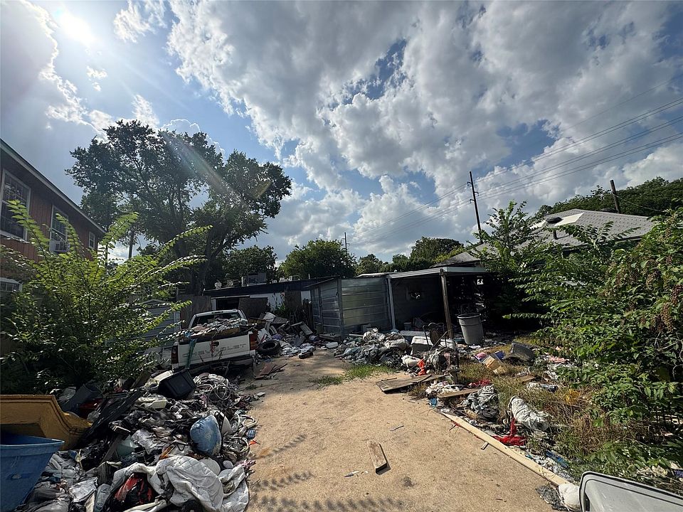 2nd image of 2717 E 2nd St