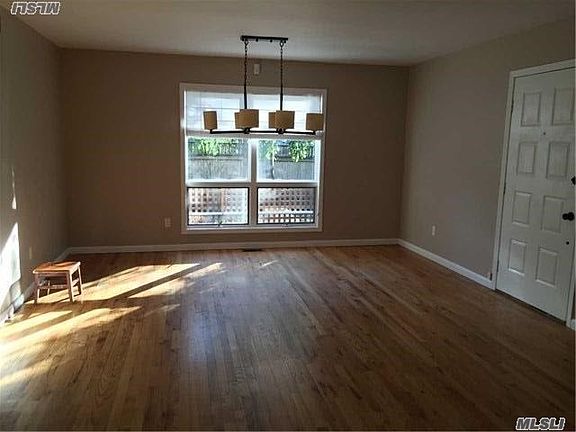 3rd image of 41 Sagamore Hill Dr
