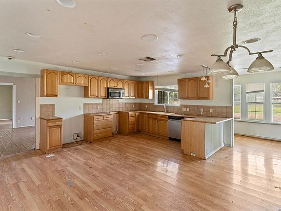 5th image of 446 Wharton Rd