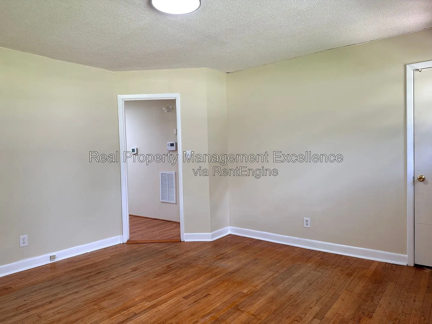 3 bed, 1.5 bath, 1123 sqft, $1,595 — Photo 4