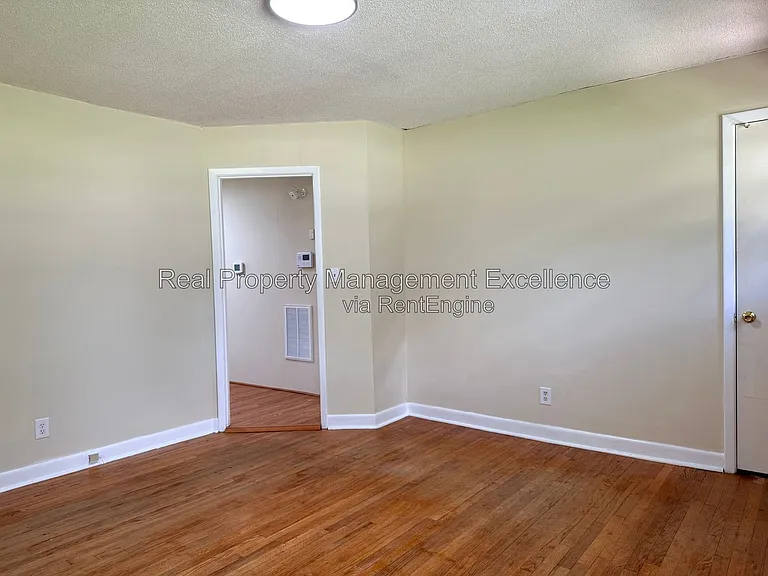 415 W 2nd St — Photo 4
