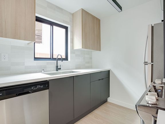 3rd image of 950 Larrabee St APT 105