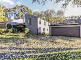 26145 W Indian Trail Rd, Barrington, IL 60010