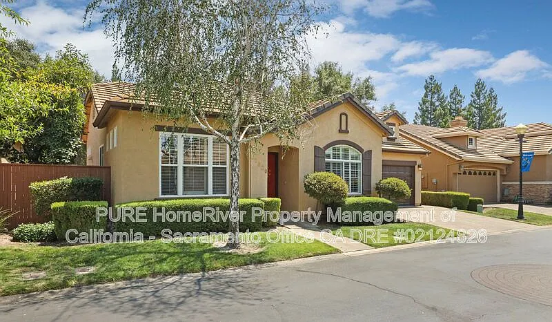3 bed, 2.0 bath, 1748 sqft, $2,995 — Photo 4