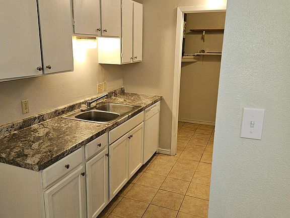 5th image of 1818 Fox Run Dr #1
