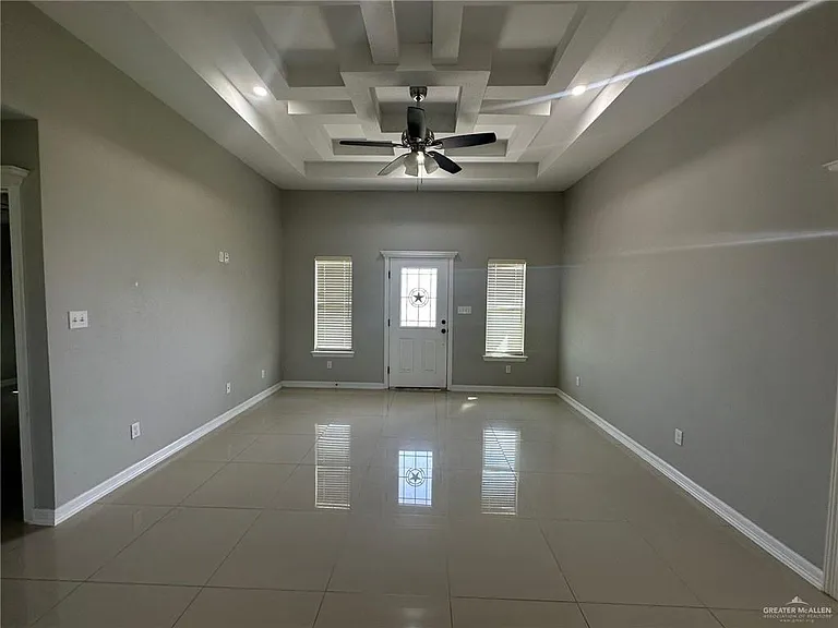 827 Whitewing St — Photo 5