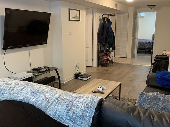 5th image of 852 W Buckingham Pl Unit A