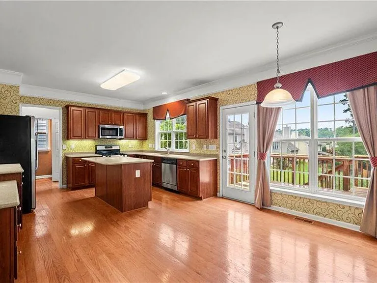 2080 Vistoria Dr — Photo 9