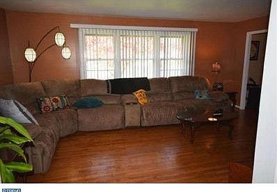 4th image of 627 Highland Ave