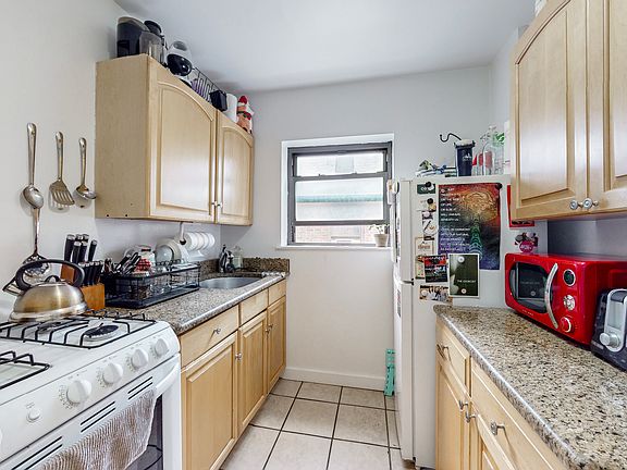 4th image of 337 E 49th St APT 22