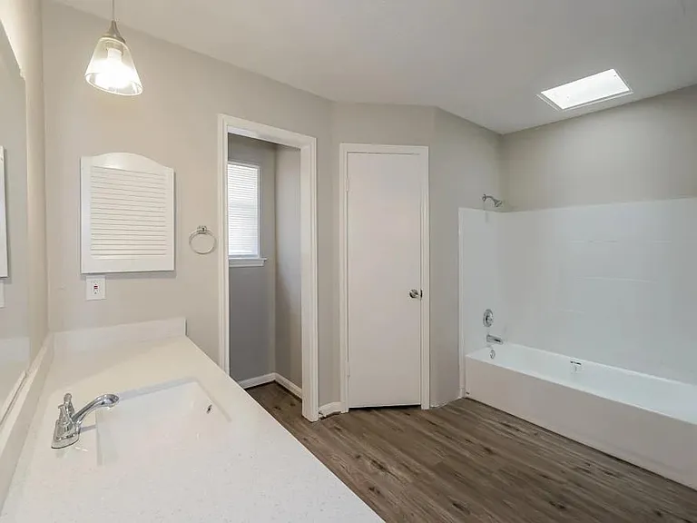 5312 6th Ave — Photo 2
