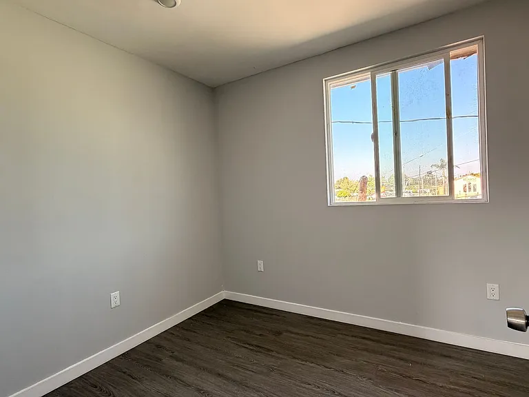 3920 Hillcrest Dr — Photo 9