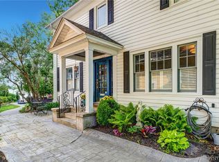 8431 W Rivershore Dr, Niagara Falls, NY 14304