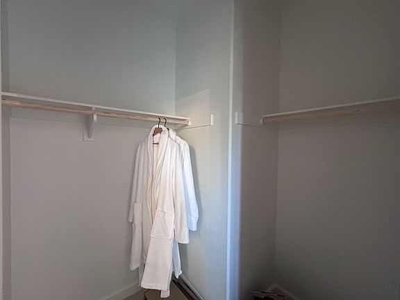 5th image of 11802 Ella Way